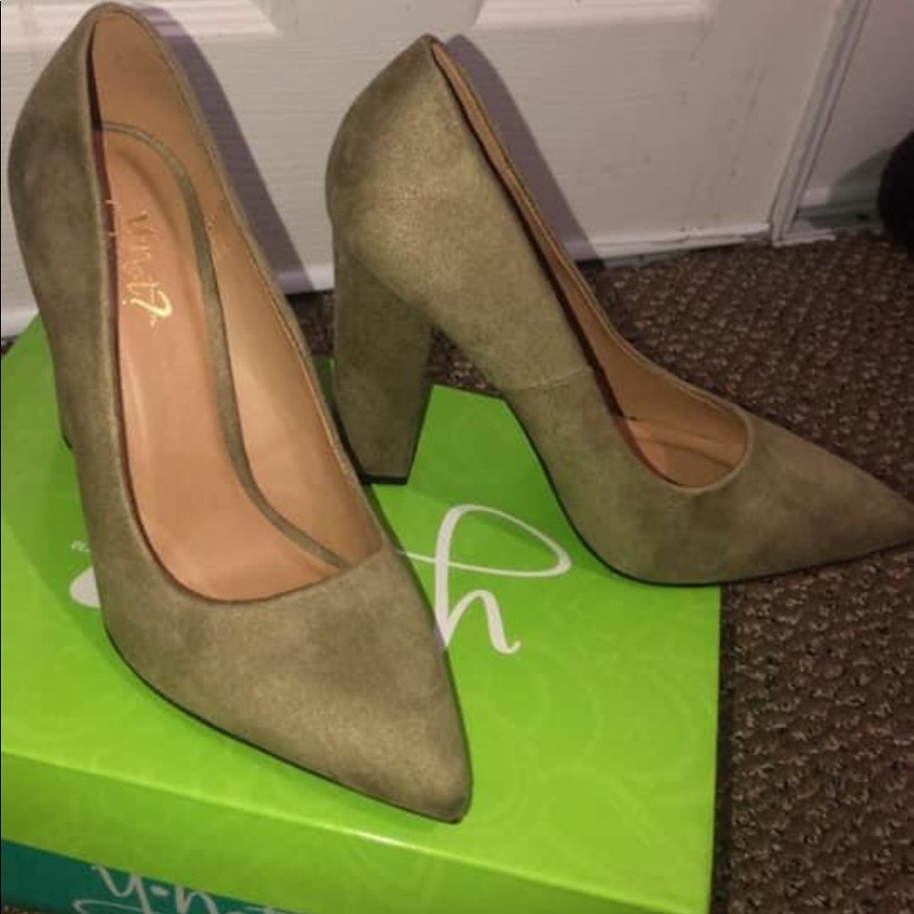 Y not? Faux suede pointed toe